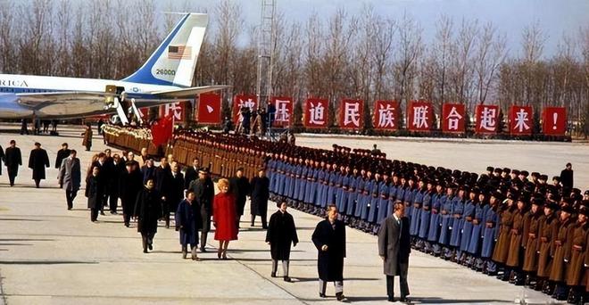 尼克松三軍儀仗隊(duì)圖片，歷史、傳統(tǒng)與榮耀的展現(xiàn)，尼克松三軍儀仗隊(duì)，歷史、傳統(tǒng)與榮耀的圖片展現(xiàn)