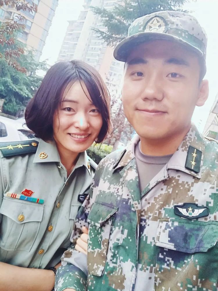 現(xiàn)在允許男兵和女兵談戀愛嗎？解讀軍隊中的婚戀政策，軍隊婚戀政策解讀，男兵與女兵戀愛是否可行？