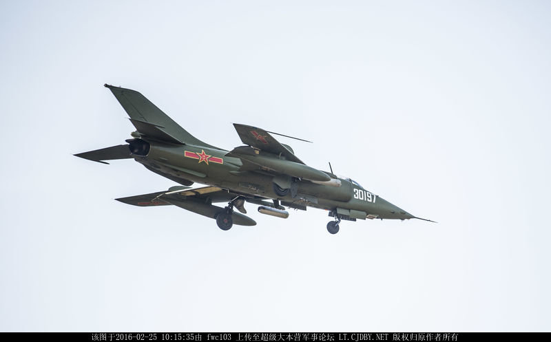 強5攻擊機外形與殲10的相似性探討，強5攻擊機與殲10外形相似性探討