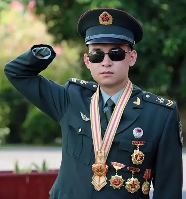 八一勛章待遇，榮譽背后的榮耀與尊崇，八一勛章背后的榮耀與尊崇，榮譽待遇一覽