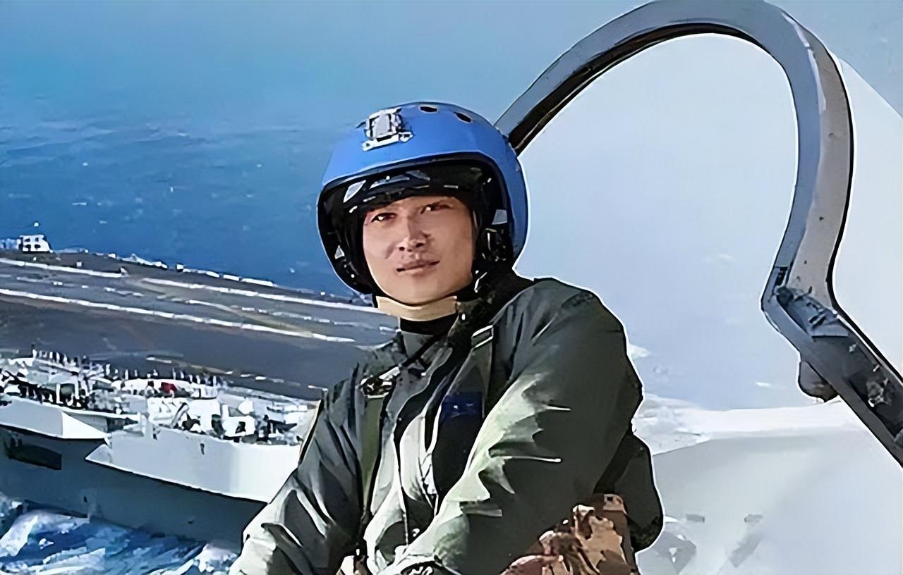 我的心愛之物——航空母艦?zāi)Ｐ?，航空母艦?zāi)Ｐ汀业男膼壑? class=