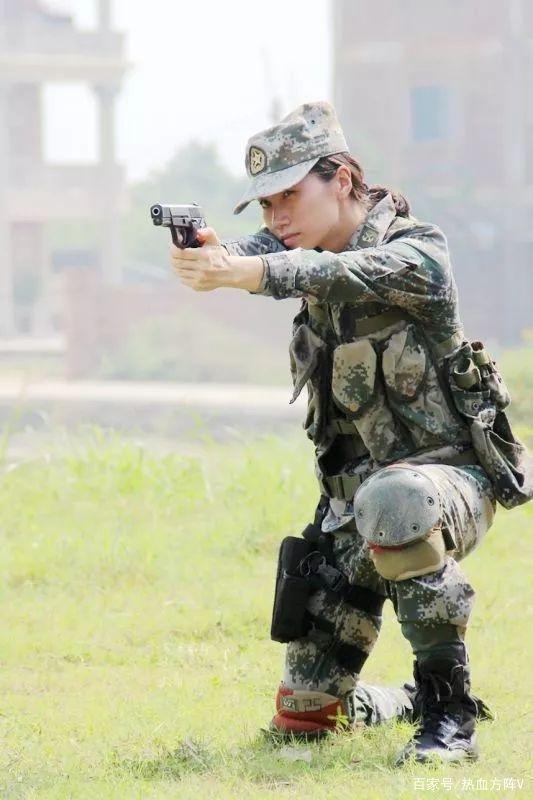 中國(guó)第一批女特種兵，勇氣與榮耀的象征，中國(guó)首批女特種兵，勇氣與榮耀的典范