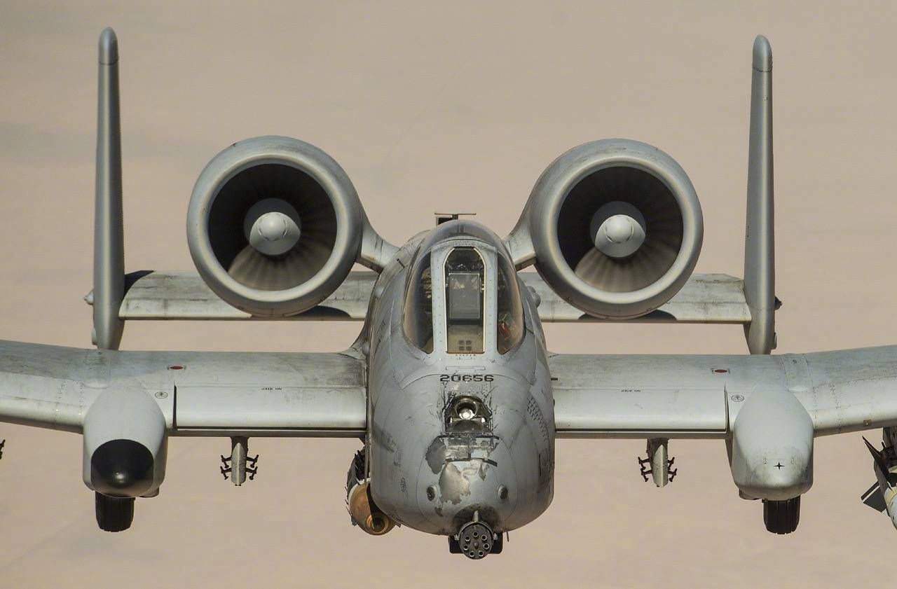 揭秘A-10攻擊機(jī)的強(qiáng)大機(jī)炮，特寫鏡頭下的戰(zhàn)斗利器，特寫鏡頭下的戰(zhàn)斗利器，揭秘A-10攻擊機(jī)的強(qiáng)大機(jī)炮