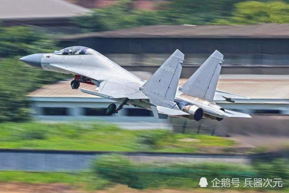 殲-16戰(zhàn)機(jī)性能特點(diǎn)深度解析，殲-16戰(zhàn)機(jī)性能特點(diǎn)深度剖析