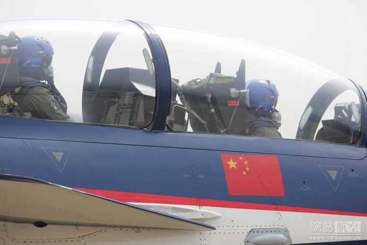 揭秘殲-10戰(zhàn)斗機(jī)座艙內(nèi)部圖，探索中國(guó)空軍精英座駕的奧秘，揭秘殲-10戰(zhàn)斗機(jī)座艙內(nèi)部奧秘，中國(guó)空軍精英座駕探索之旅