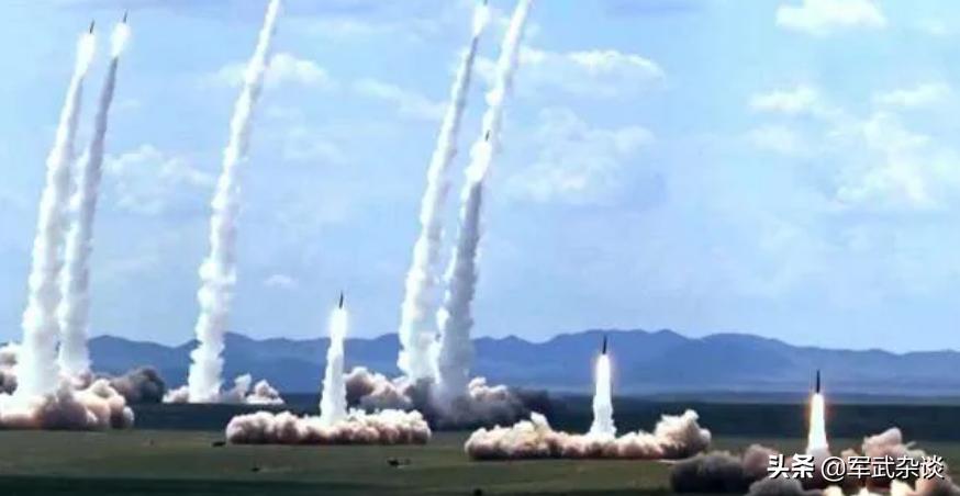 中國新型戰(zhàn)斗機(jī)殲-16D的服役，重塑空中力量的里程碑事件，中國殲-16D戰(zhàn)斗機(jī)服役，重塑空中力量的歷史性里程碑