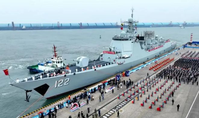 中國海軍新里程碑，131艦入列儀式隆重舉行，中國海軍新里程碑，131艦隆重入列儀式