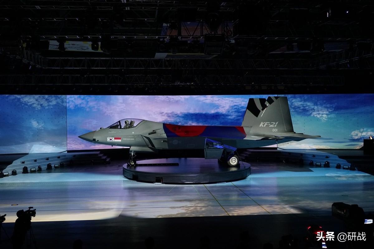 殲-10與KF-21，空中巨匠的較量與對(duì)比，殲-10與KF-21，空中巨匠的較量與深度對(duì)比