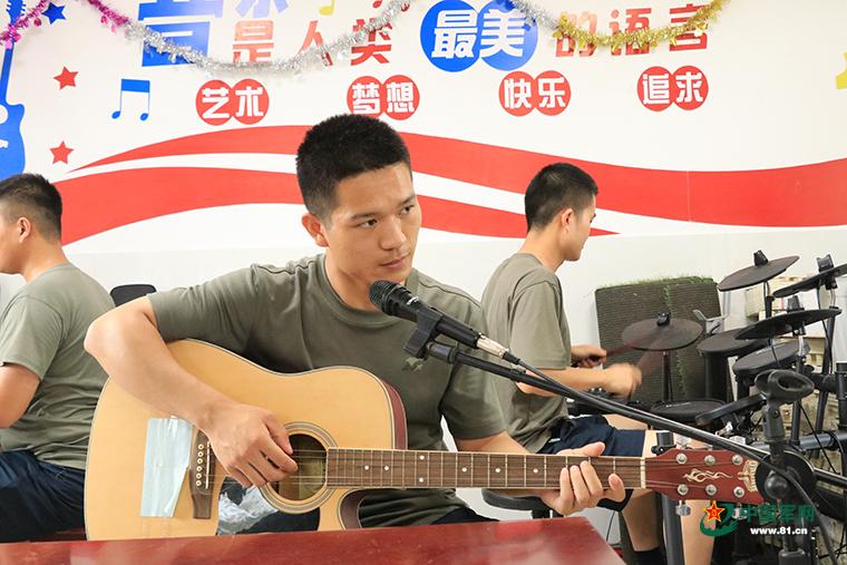 閃耀天際的明珠，00后空軍女飛行學(xué)員，閃耀天際的明珠，00后空軍女飛行學(xué)員的輝煌之旅