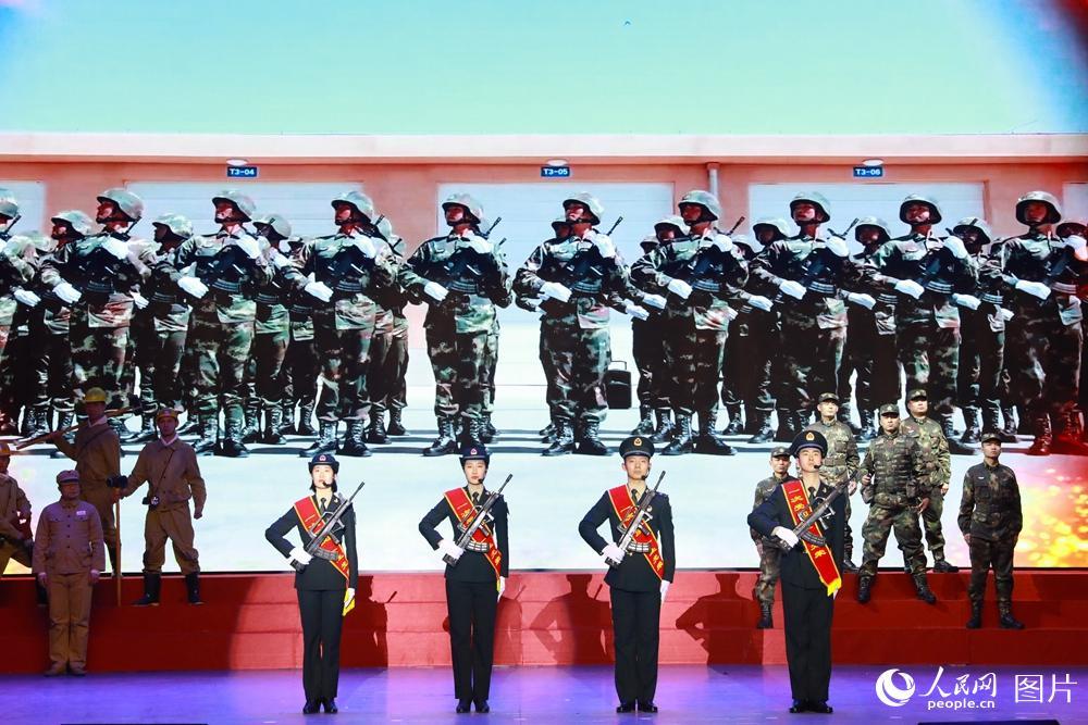 火箭軍四季服裝圖片展示與解析，火箭軍四季服裝展示與解析
